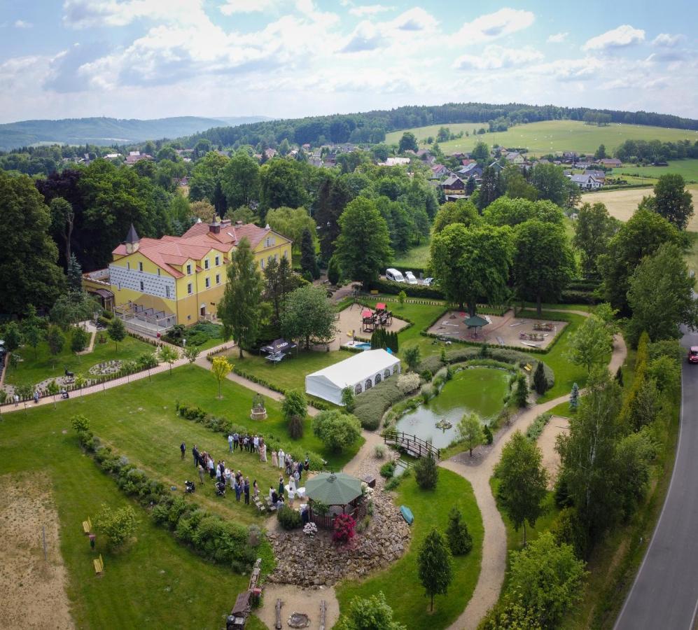 Bynovecký Zámeček Exterior foto