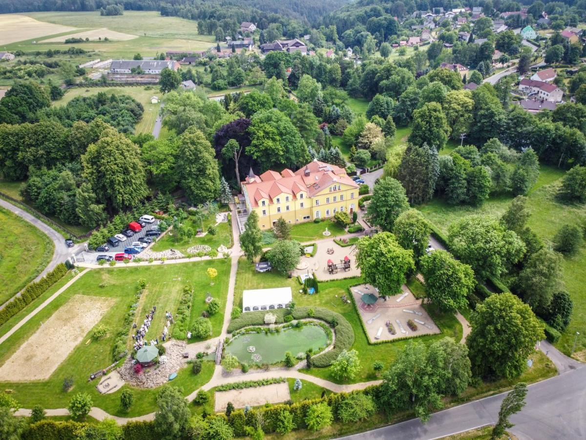 Bynovecký Zámeček Exterior foto