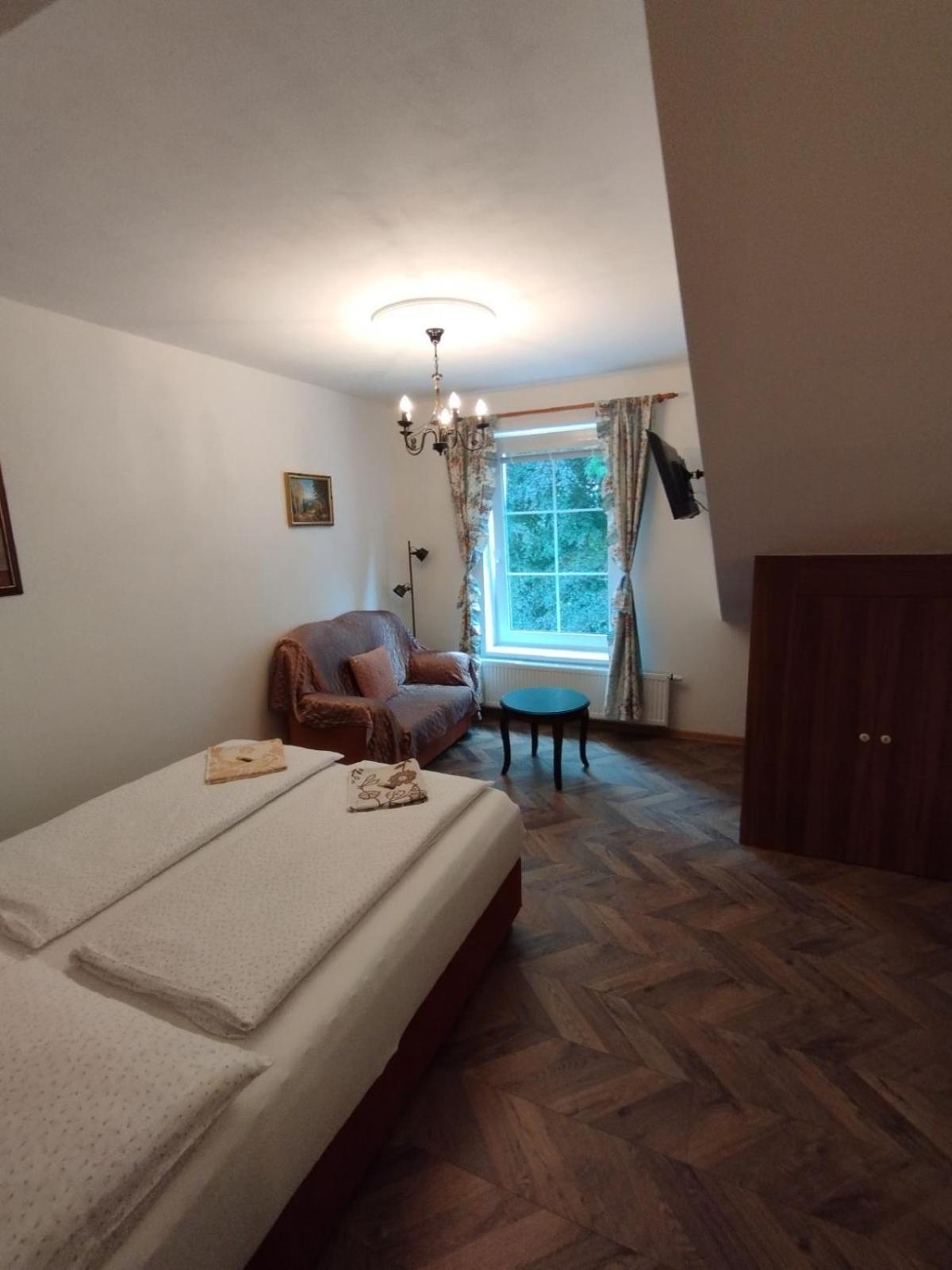 Bynovecký Zámeček Exterior foto