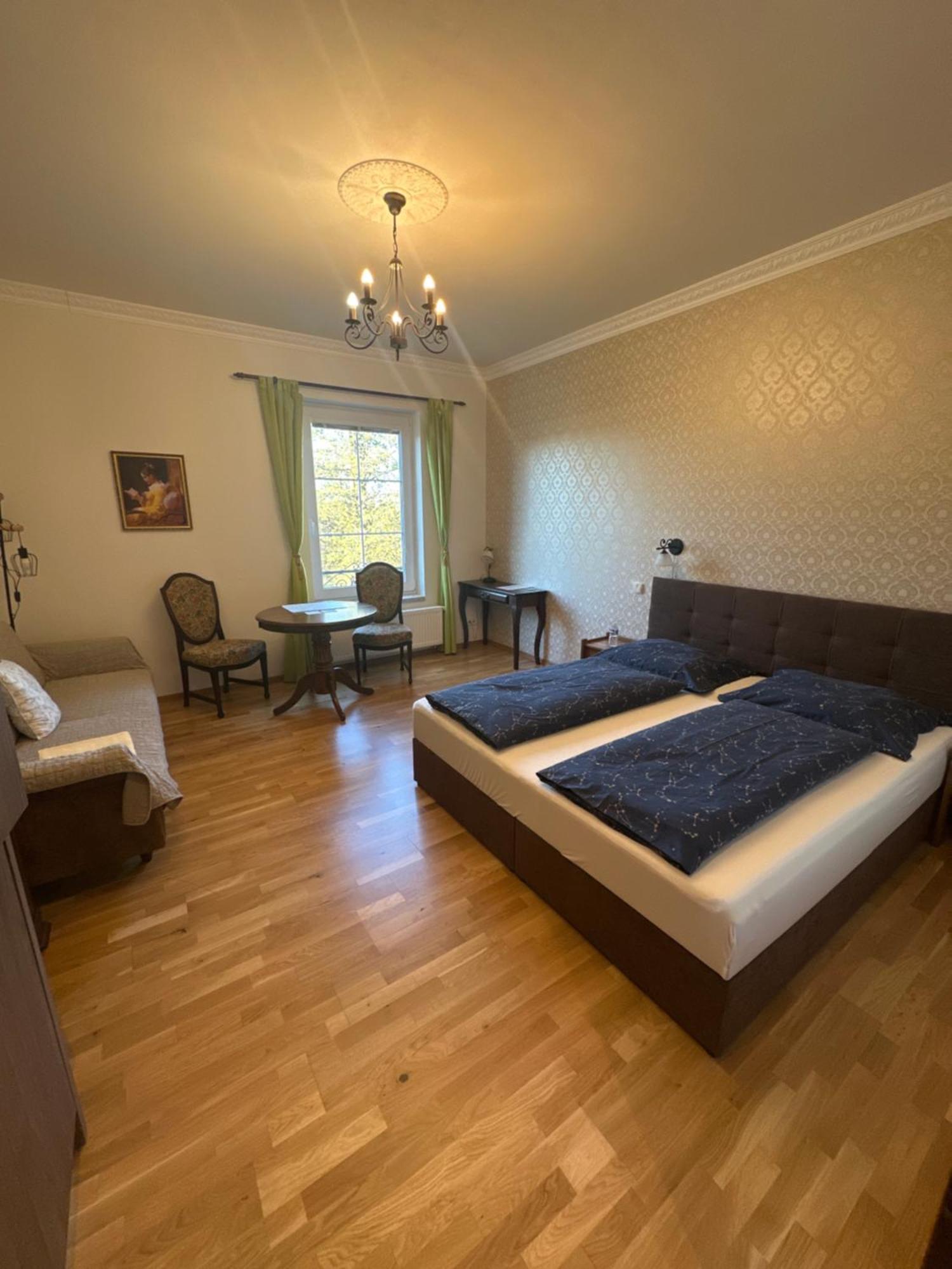 Bynovecký Zámeček Exterior foto