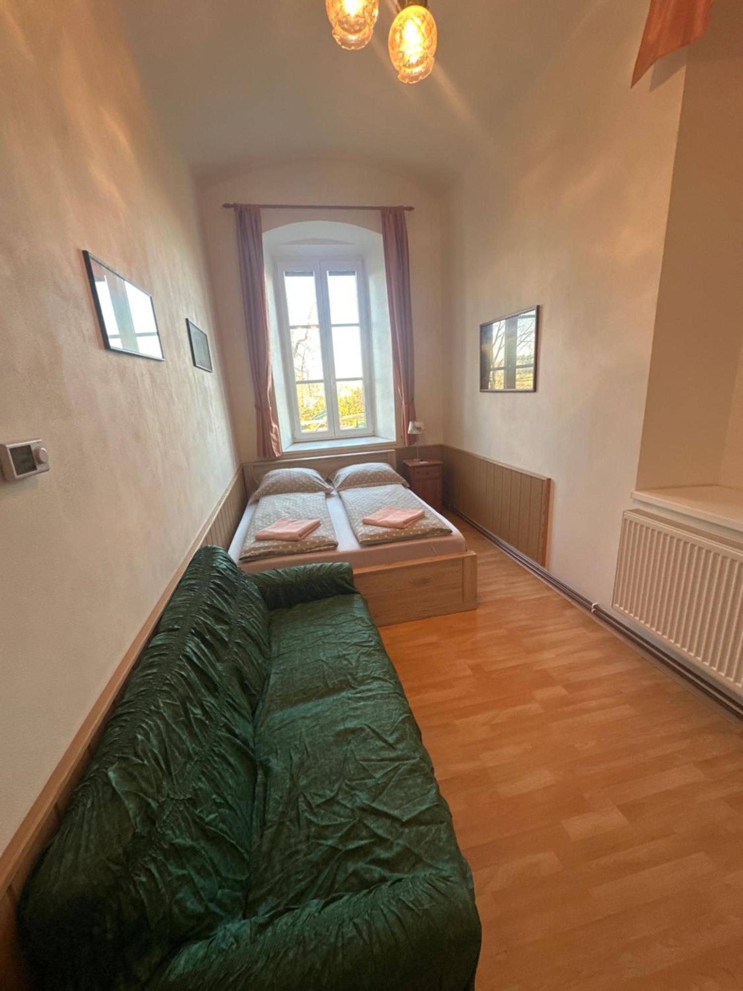 Bynovecký Zámeček Exterior foto