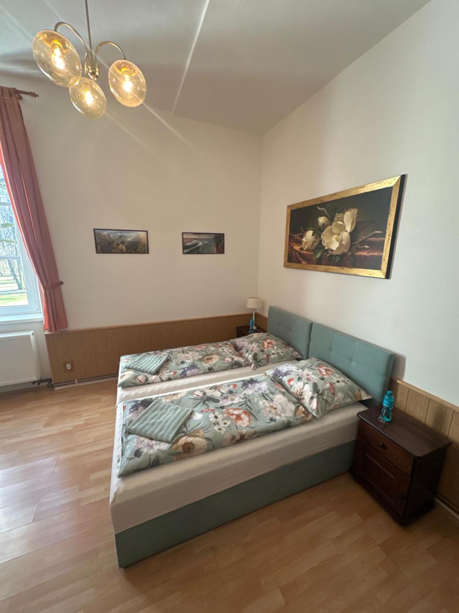 Bynovecký Zámeček Exterior foto
