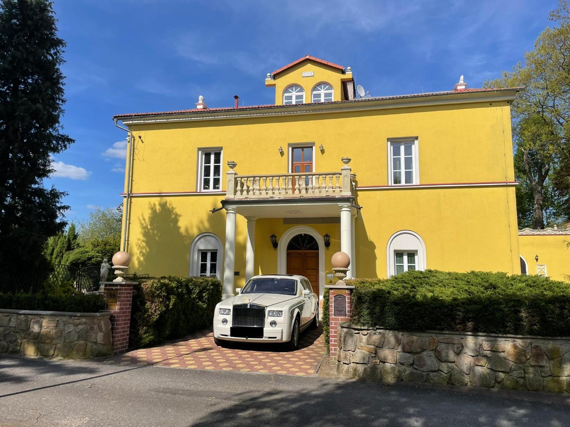 Bynovecký Zámeček Exterior foto