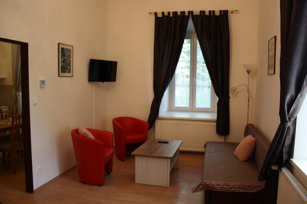 Bynovecký Zámeček Exterior foto