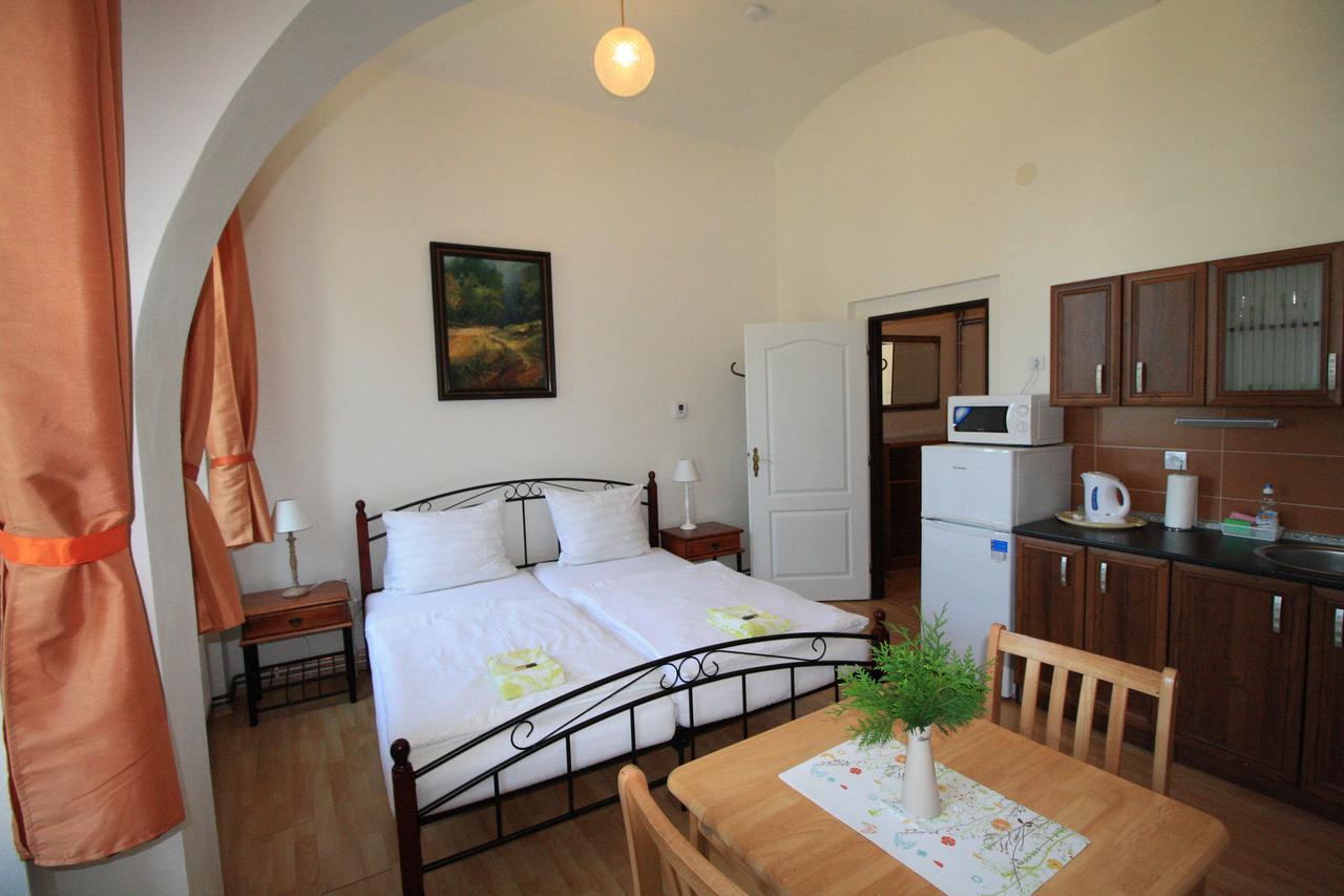 Bynovecký Zámeček Exterior foto