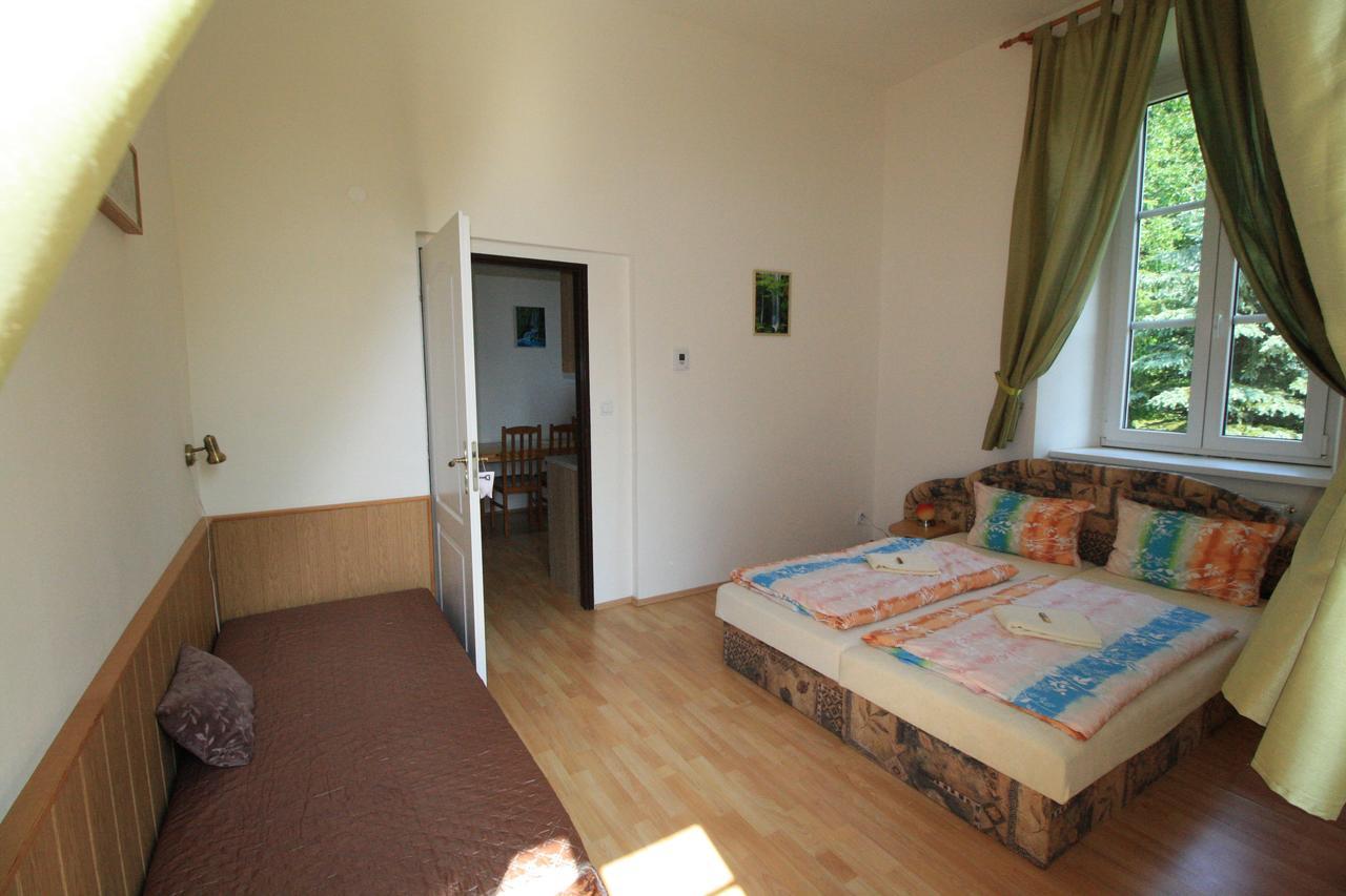 Bynovecký Zámeček Exterior foto