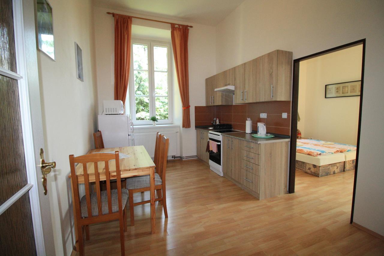 Bynovecký Zámeček Exterior foto