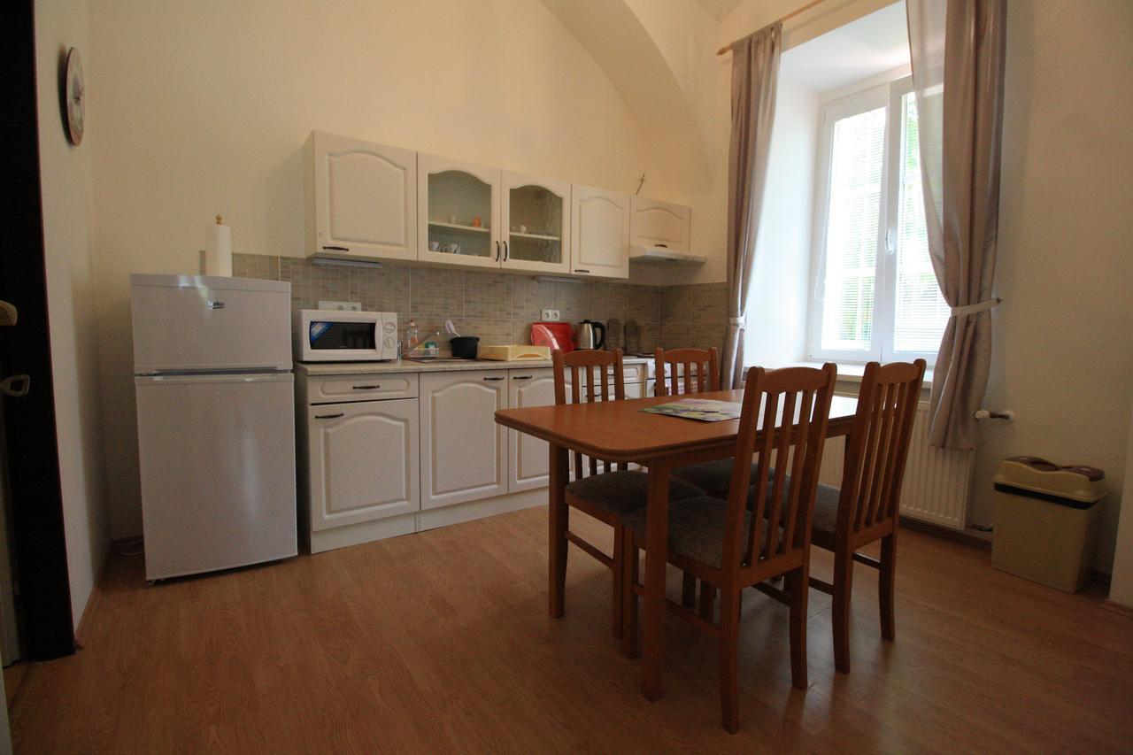 Bynovecký Zámeček Exterior foto