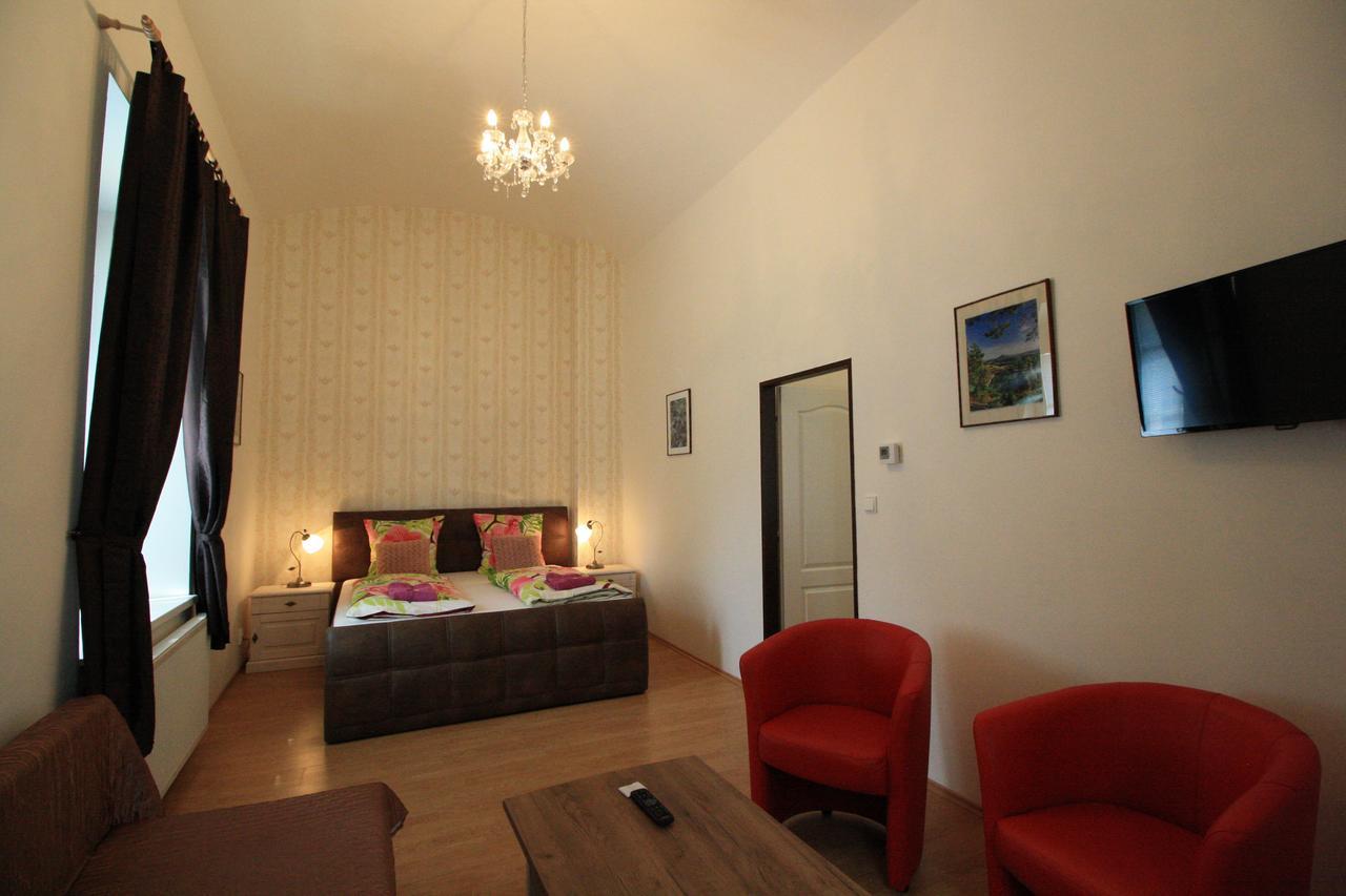 Bynovecký Zámeček Exterior foto